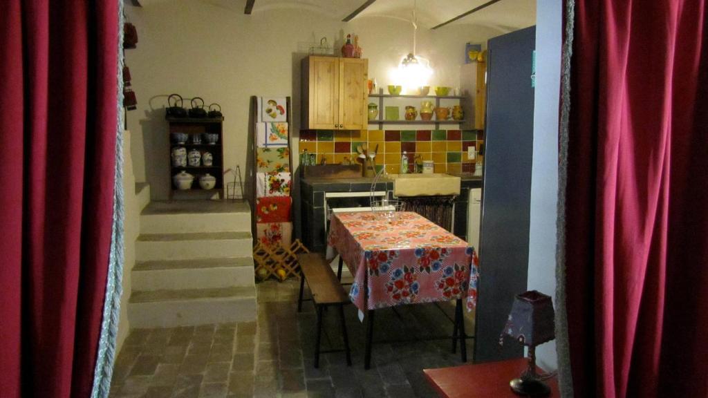 Maison D'Hotes La Boca Sommières Rum bild